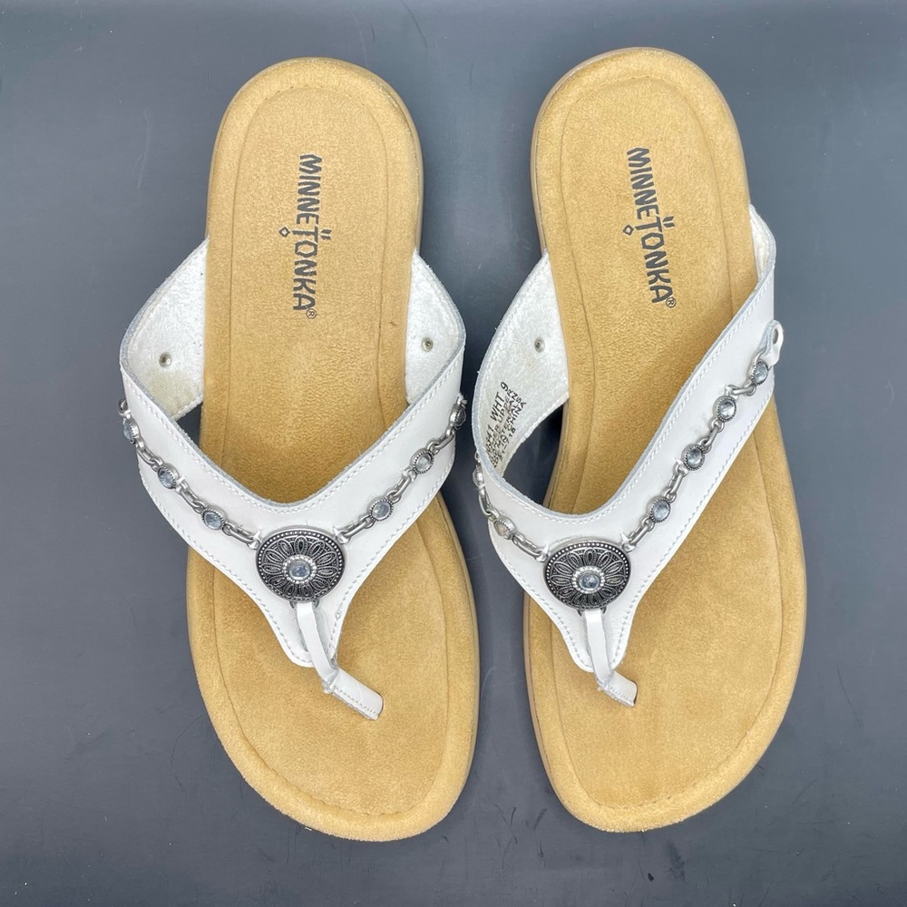Minnetonka White Leather Sandals size 9